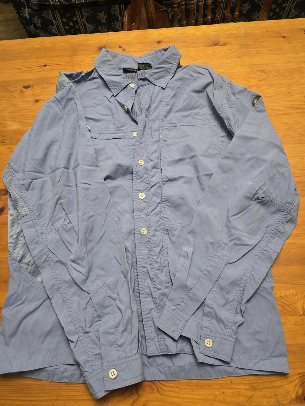 Mountain Hardwear Men's Light Blue Button-Up Shirt Jacket